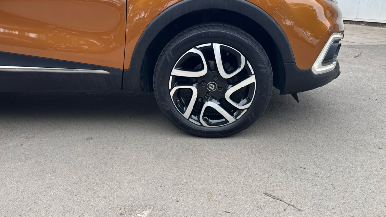 Renault Captur 0.9 TCE 90 Iconic 5dr Petrol Hatchback